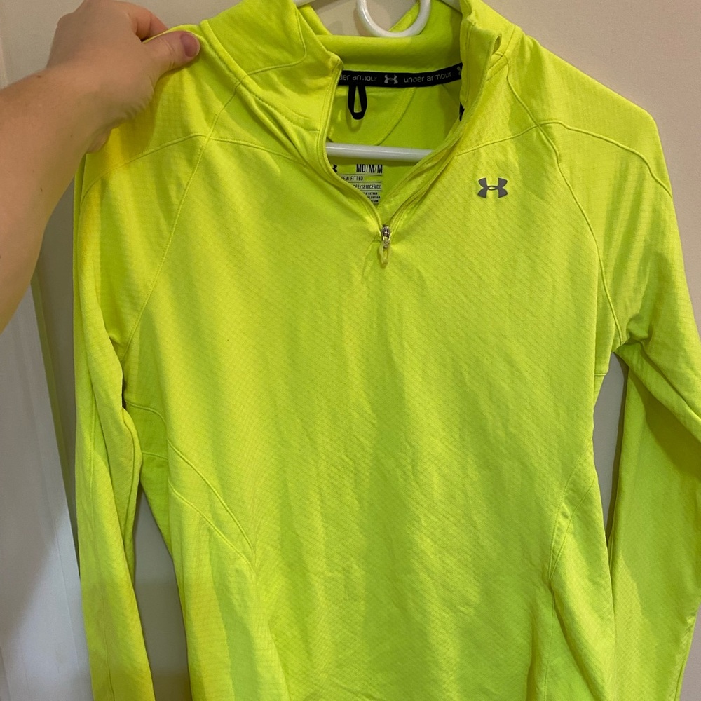 Under armor pull over medium